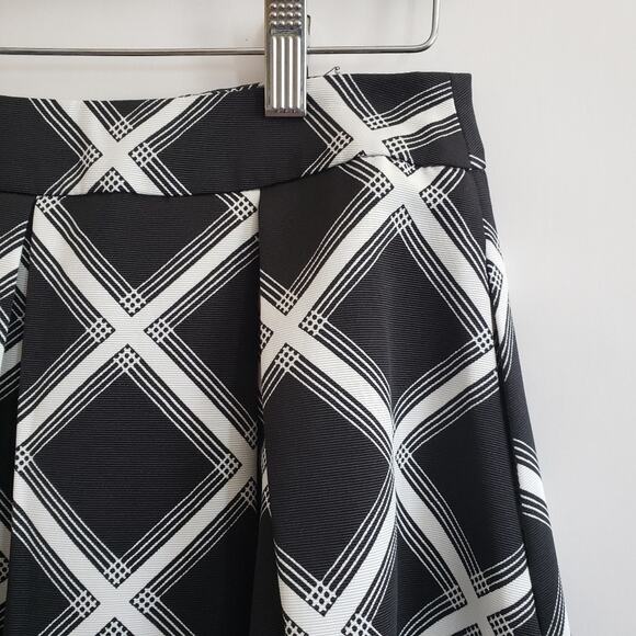 Women's full midi skirt black white Express size 8 - Picture 3 of 7